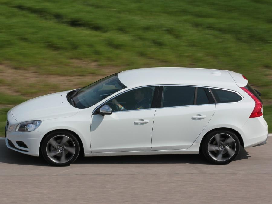  Volvo V60 R-Design 2010 года  (фото 6 из 10)